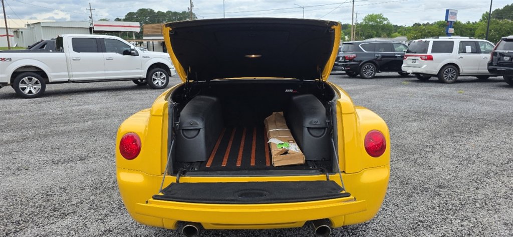 2004 Chevrolet SSR LS - Photo 8