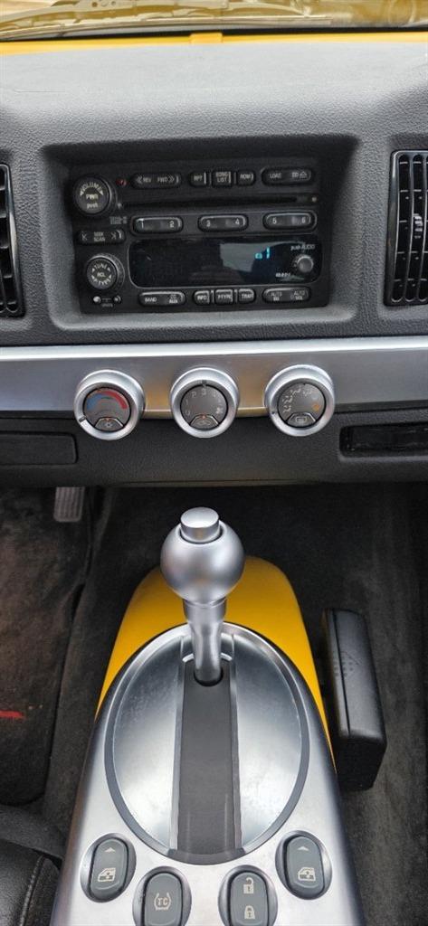 2004 Chevrolet SSR LS - Photo 14