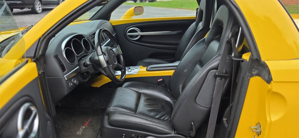 2004 Chevrolet SSR LS - Photo 11